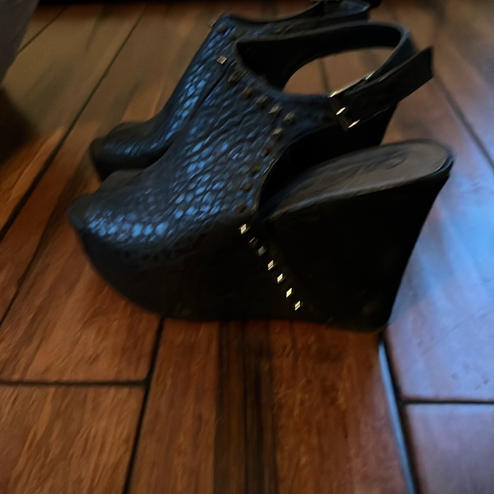 Carlos wedge heels